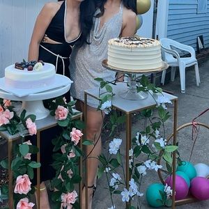 Wore just once for a birthday party. It’s in a very good conditions.